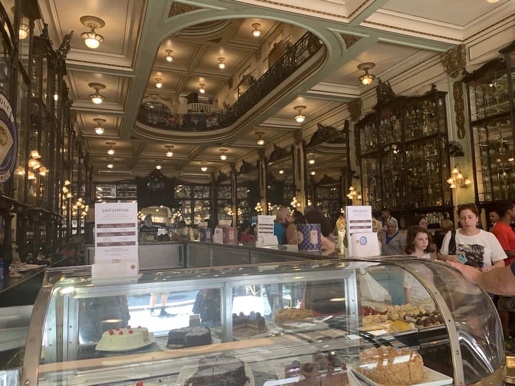 Cafe Confeitaria Colombo - Inside