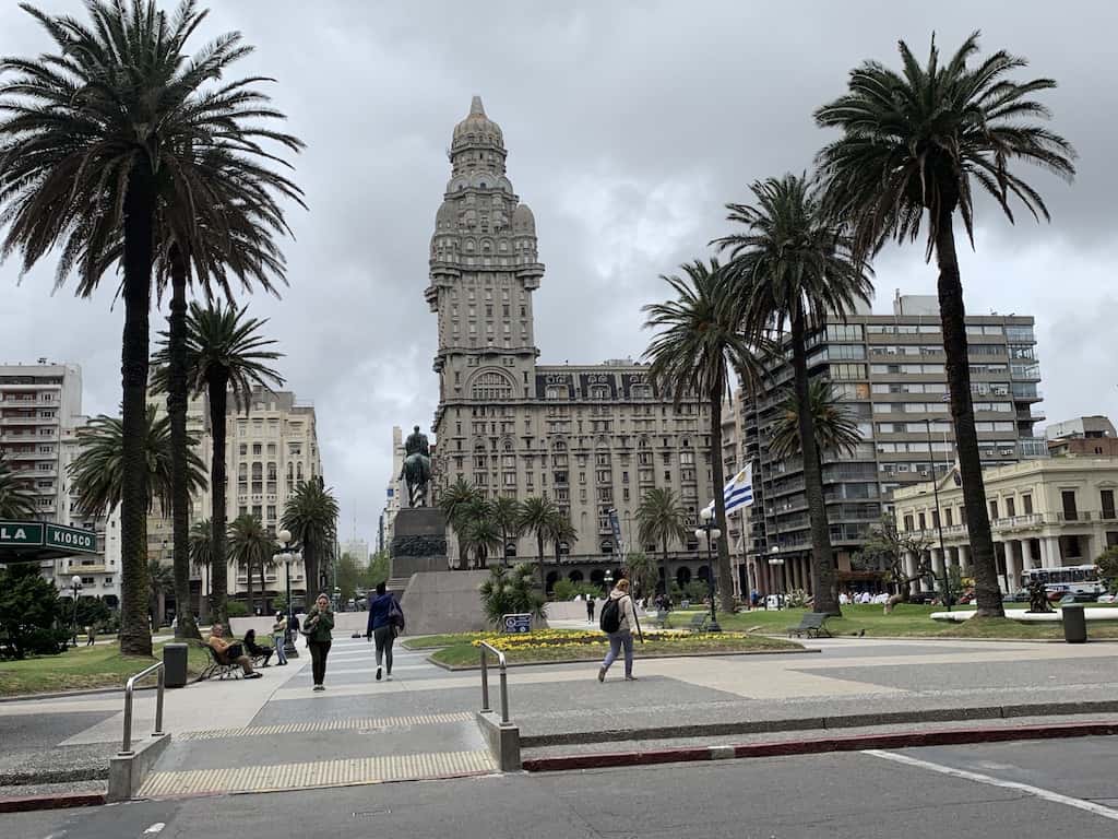 Montevideo's Plaza Independencia