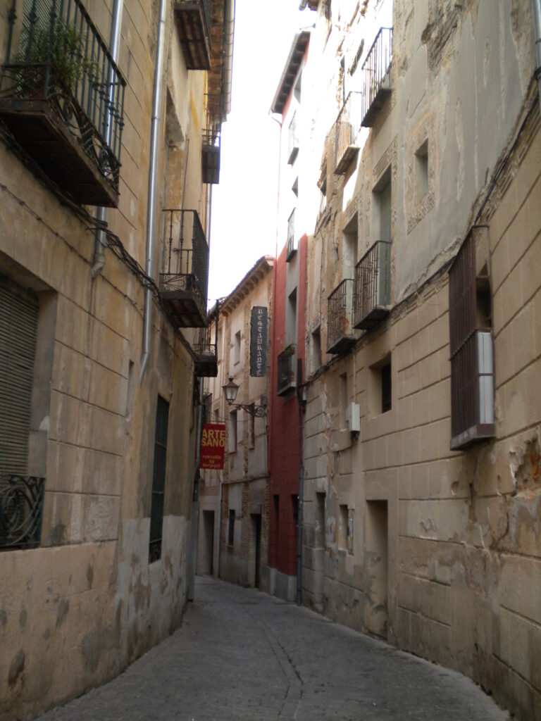 Walking around the Jewish Quarter in Segovia is one of the best things to do