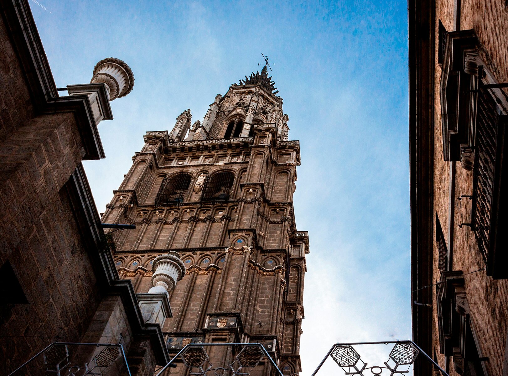 Best Walking Tours In Toledo with cathedral entrance